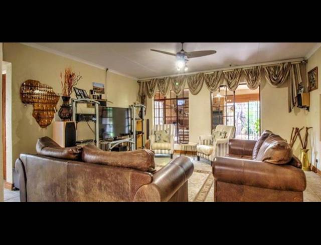 4 BEDROOM HOUSE FOR SALE IN BREDELL